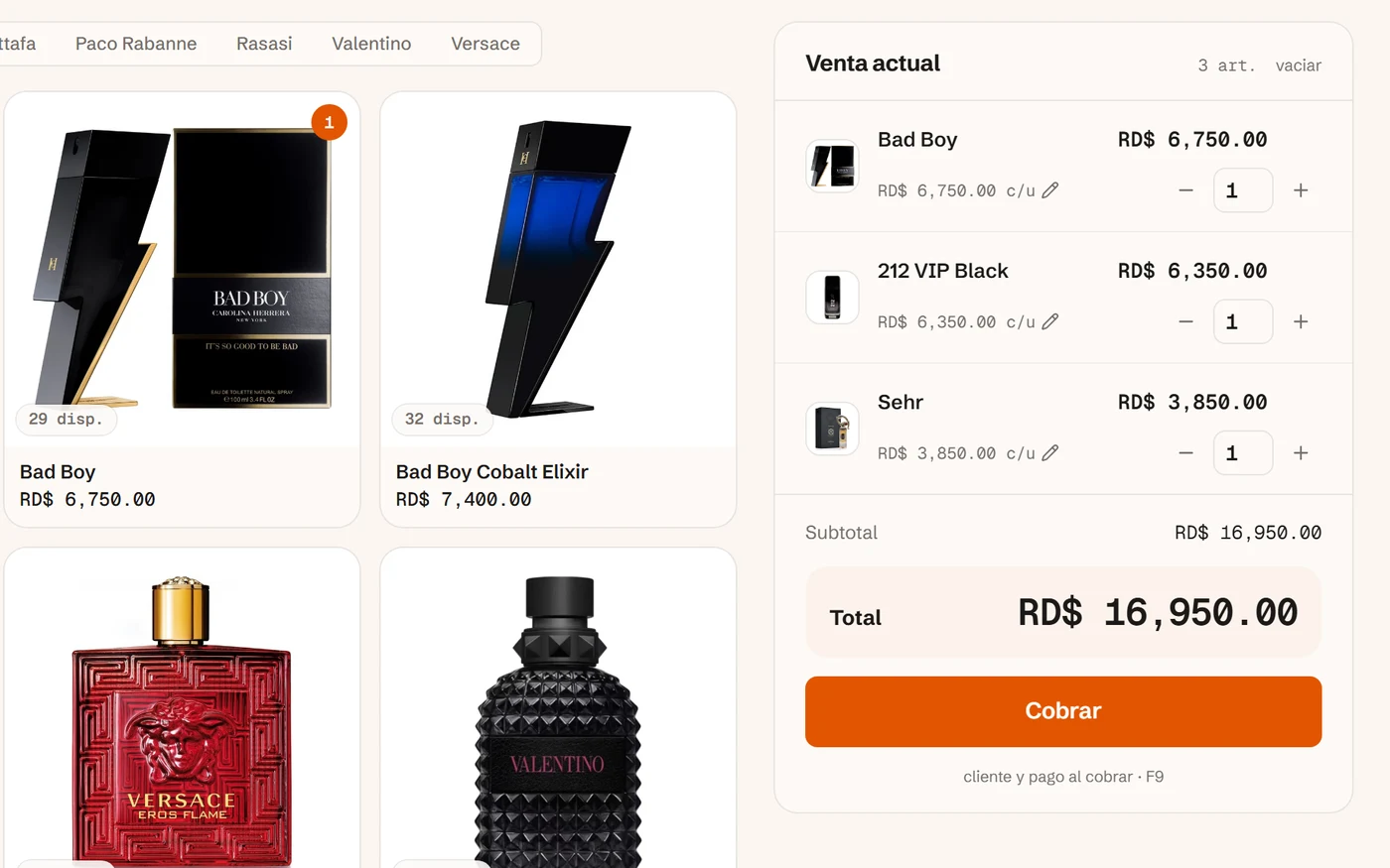 El terminal de Puntto: catálogo de perfumes con existencia a la izquierda y la venta actual a la derecha, con total de RD$ 16,950.00 y el botón Cobrar.